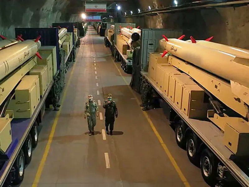 美以聯軍和伊朗的戰爭進入第二週,雖然川普聲稱自己「大贏特贏」,但德黑蘭也放話自己能「再戰至少半年」。圖為伊朗存放在地道的飛彈。(圖/翻攝自X平台 @IRIran_Military)