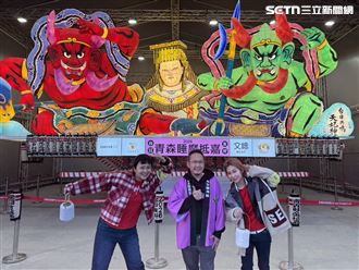 （文總幹部像阿白愛醬介紹睡魔師打造的燈藝作品／寶島神很大提供） 