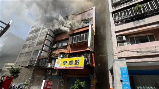 新北五股移工宿舍大火！濃煙狂竄畫面曝光