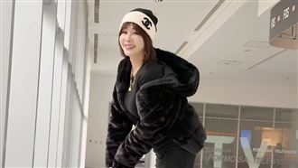 陳美鳳倒數70歲！全身香奈兒曬逆天美腿