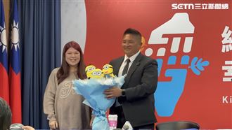 吳宗憲辭文傳會主委！藍營送小小兵花束