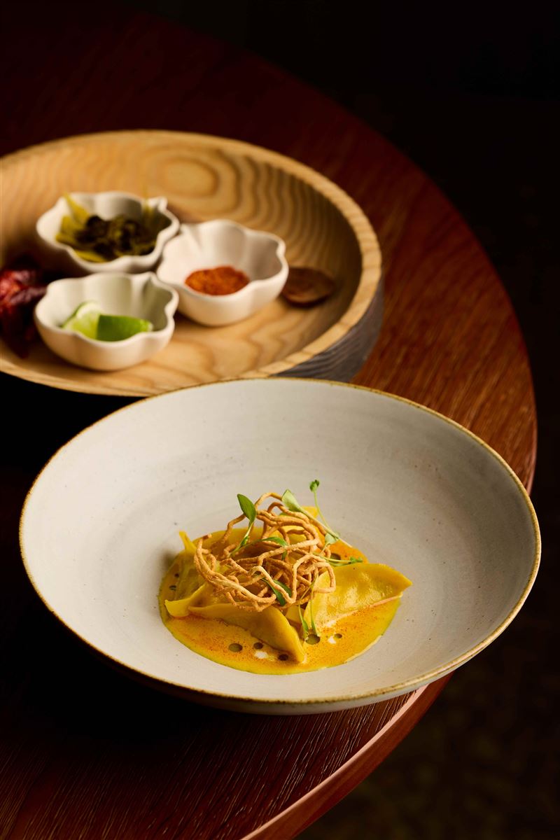 NOVE泰北咖哩手工蟹餃Khao soi。(圖/品牌業者提供)