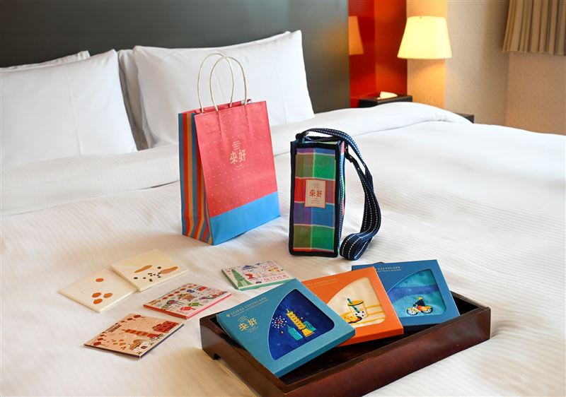 「壽星住房專案」準備由總經理親自為壽星精選的來好LAI HAO生日禮物袋。(圖/飯店旅宿業者提供)
