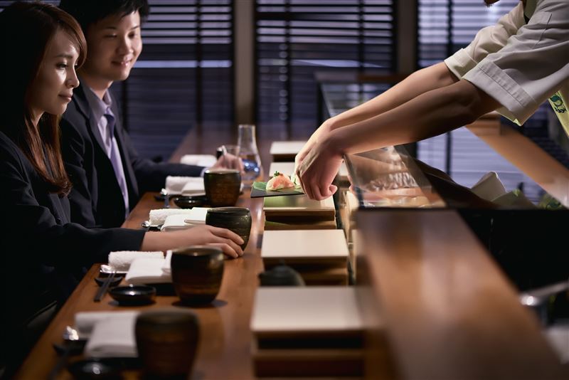 新竹喜來登「迎月庭鐵板與日式料理」每月14日推出情人專屬餐飲優惠。(圖/飯店旅宿業者提供)