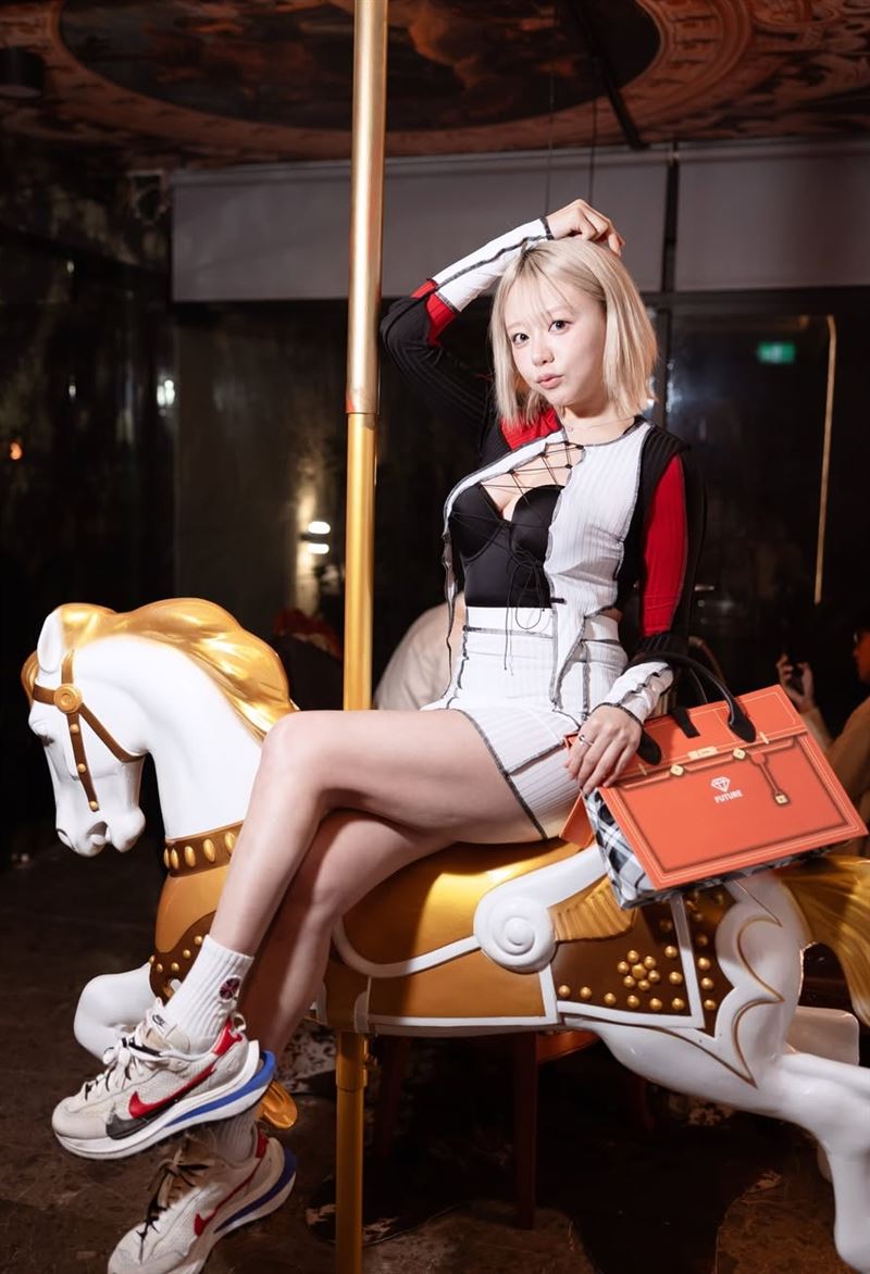 浜崎真緒2024年來台突然以流利中文在舞台宣布引退。(圖/翻攝自IG@maohamasaki_official)