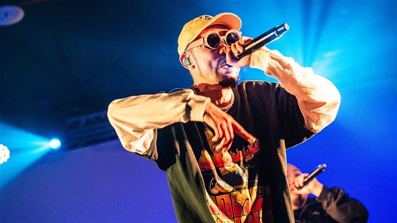 金曲歌王MC HotDog熱狗因為創作歌曲挨告。(圖/本色音樂提供)