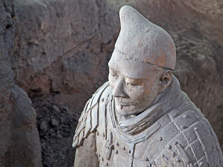 許多細心的遊客發現，兵馬俑身高似乎普遍比現代人還要高大！（圖／翻攝自維基百科）