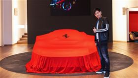 林志穎到法拉利總部開箱Ferrari F80。（圖／翻攝Ferrari網站）
