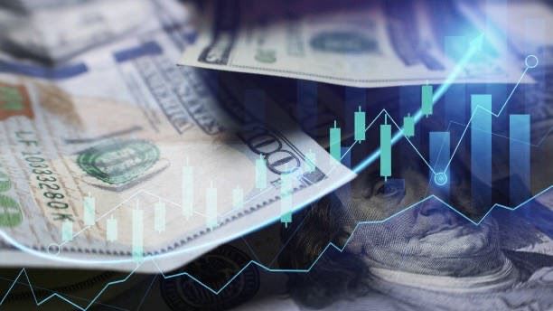 美伊戰爭導致荷姆茲海峽遭到封鎖，也讓天然氣管線等基建類股同步受惠轉單效應，美國液化天然氣(LNG)出口近年成長趨勢鮮明，2025年美國LNG出口量創下歷史新高，較前一年大幅成長26%，王翔慧說明，3月美伊戰爭使得中東液化天然氣出口受阻，全球LNG供應量驟減17%，歐洲LNG價格自衝突爆發以來已大漲55%至65%，作為歐洲最大LNG供應來源的美國有望承接中東供給缺口，等於同時獲得漲價及供應鏈轉移利多挹注，除了國際能源價格有利於基建產業，AI帶動數位基建高速成長，也讓近年基建投資的吸引力大增。（圖／翻攝自yahoo股市）