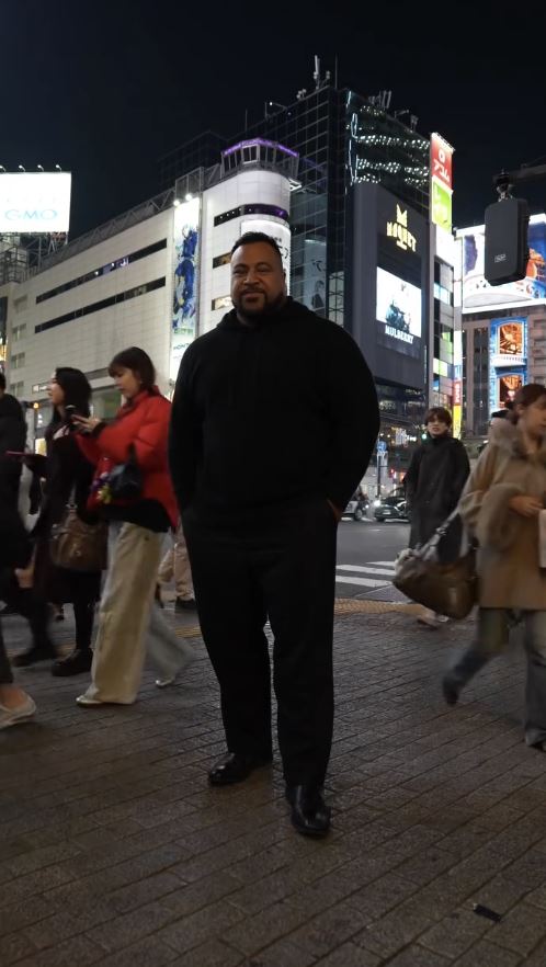 見台灣女童被撞飛，澳洲最壯男人威廉斯到澀谷實測。（合成圖／翻攝自Threads）