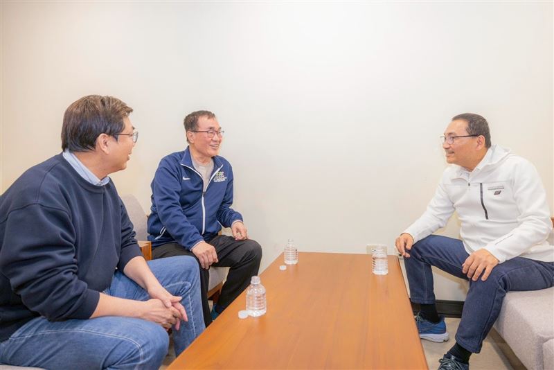 李四川PO和侯友宜以及劉和然的合照（圖／翻攝自李四川臉書）