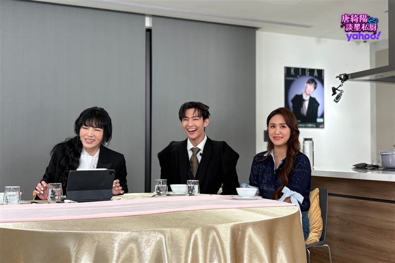 吳姍儒(右起)、炎亞綸一同上唐綺陽節目。(圖/《Yahoo唐綺陽談星私廚》 提供)