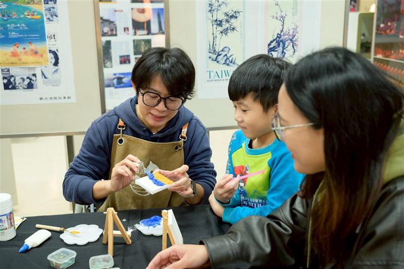 海洋廢棄物藝術DIY。（圖／馬管處提供）