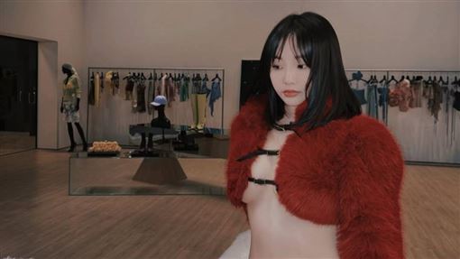 陳芳語「裡面沒穿」露半球　2.4萬網驚呆