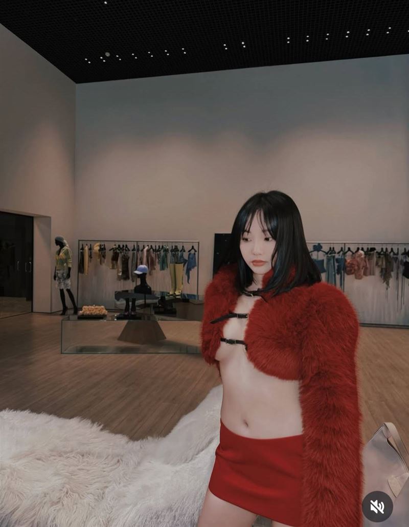 陳芳語穿搭超辣。（圖／翻攝自IG）