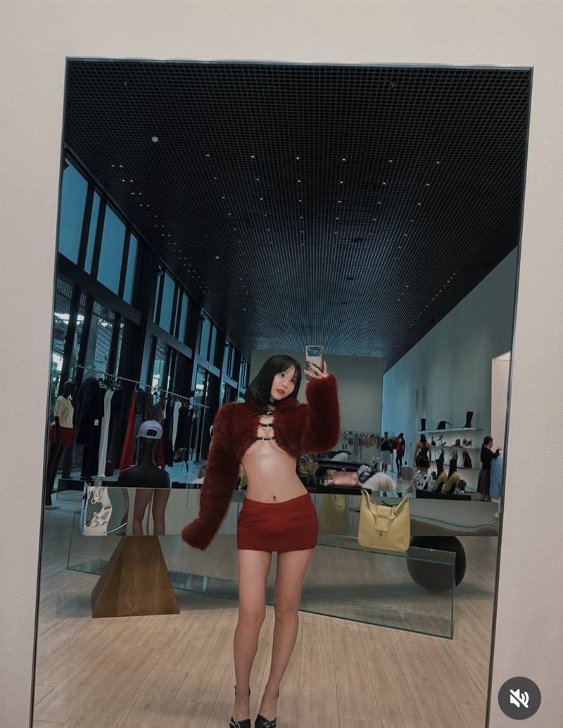 陳芳語穿搭超辣。（圖／翻攝自IG）