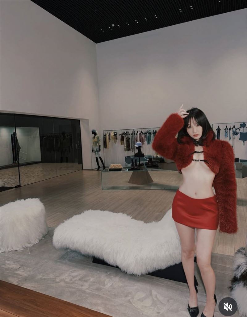 陳芳語穿搭超辣。（圖／翻攝自IG）