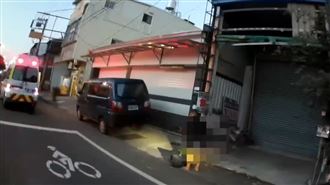 自撞還砸車？詭異行徑一方式警方秒懂