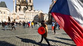 捷克圈粉無數！旅遊被狂推　她曬「用新台幣感受物價」網喊：太便宜了