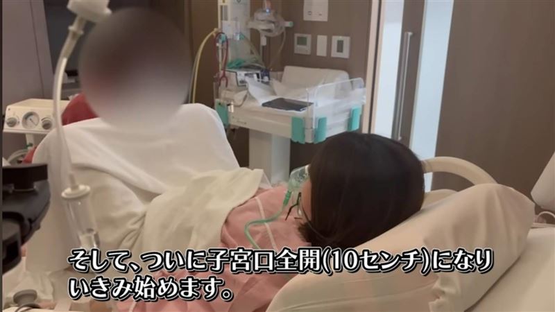 松村沙友理記錄生產過程。(圖/翻攝自YouTube)