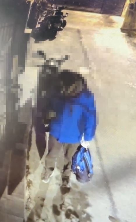 家屬公布魏男當天登山的穿著,在登山口找到魏男騎乘的重機。(圖/翻攝畫面)