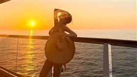 周揚青出遊性感大解放，拍攝一系列美照。（圖／翻攝自IG @gracechowwwww）