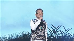 鄭進一歌聲動人。(圖／中視提供)