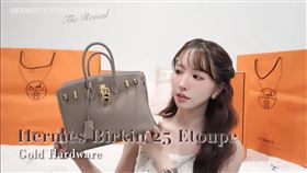 三上悠亞分享名牌包。（圖／翻攝自YouTube）