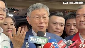 柯文哲上午到台中市太和宮參拜接受媒體聯訪。（圖／翻攝畫面）