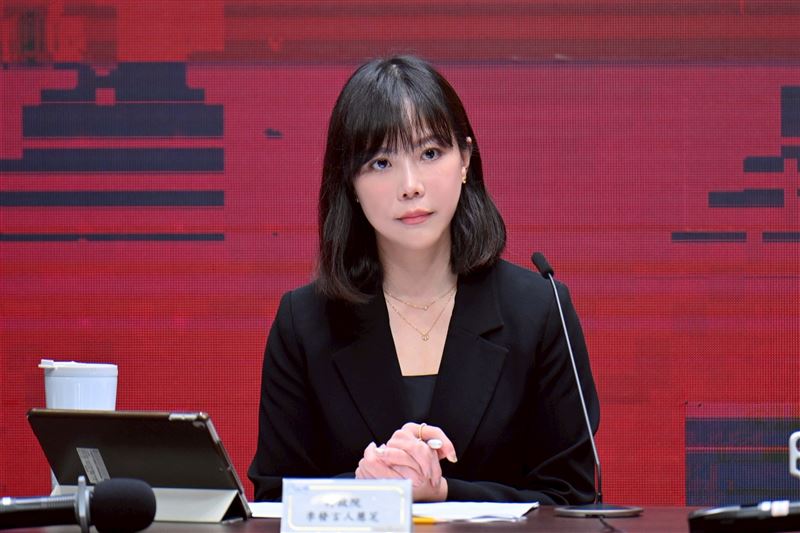 行政院發言人李慧芝今(12)日主持行政院院會會後記者會。(圖/行政院提供)