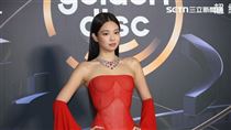 Jennie巴黎被圍堵逼簽名　公司硬起來提告