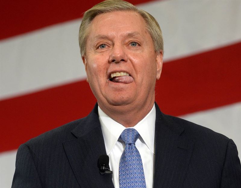 挺川普共和黨參議員葛瑞姆誇口,攻打伊朗是一項「賺大錢的好投資」,被批赤裸裸顯露美國為石油發起戰爭的醜態。(圖/翻攝自X平台 @daktilock)