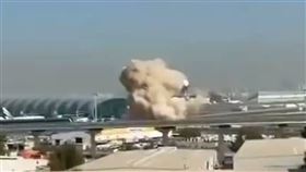 美以聯軍和伊朗戰爭第12天，杜拜機場遭伊朗無人機攻擊。（圖／翻攝自X平台 @Newsforce）