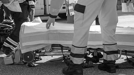 巴士載40多名中國工人翻覆…2死12傷慘劇