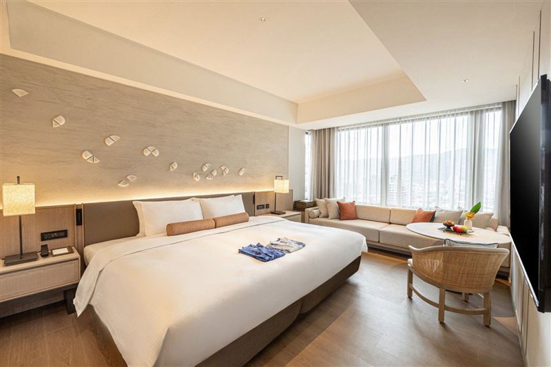 北投晶泉丰旅客房設計融合簡約與自然元素，房內白磺泉溫泉浴池讓旅人隨時享受泡湯時光。（圖／飯店旅宿業者提供）