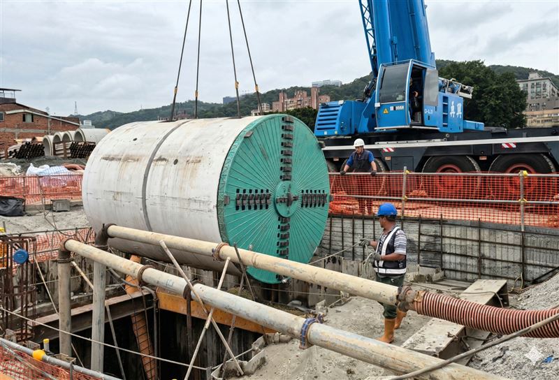 新泰塭仔圳重劃區電路地下化工程最快今年上半完工，屆時將拆除13座高壓電塔，還當地居民天際線。（圖／新北地政局提供）