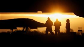 在費爾福皇家空軍基地的B-1轟炸機。（圖／路透社／達志影像）