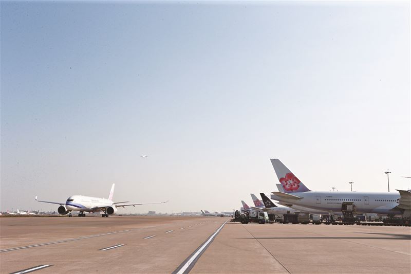 2025年桃園機場航線分布已達27個國家、106個城市，尤以北美航線每週往返航班數超過360班、復甦程度達123.2%最為突出。（圖／桃機提供）