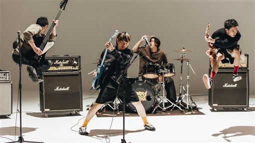 樂團鼓手熬夜打工逾15小時　辛酸內幕曝光