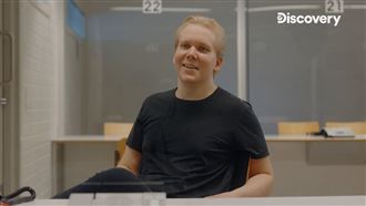 15歲少年遭通緝　他逼客機降落、癱瘓網路