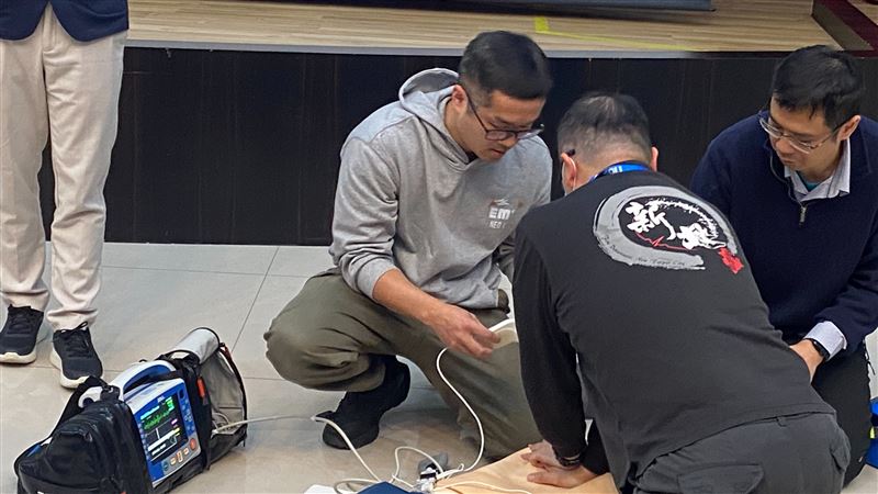 學員實務操作演練。(圖/翻攝畫面)