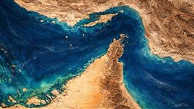 荷莫茲海峽遭封鎖，讓這場由以色列打加薩為開頭的中東一連串戰爭，影響擴及全世界。（圖／翻攝自X平台 @hamzitron）