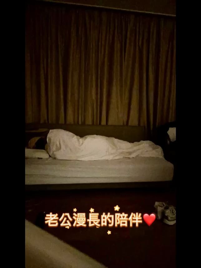 許維恩手術病房照曝光！王家梁「蜷縮陪病床」她感動喊：被愛包圍