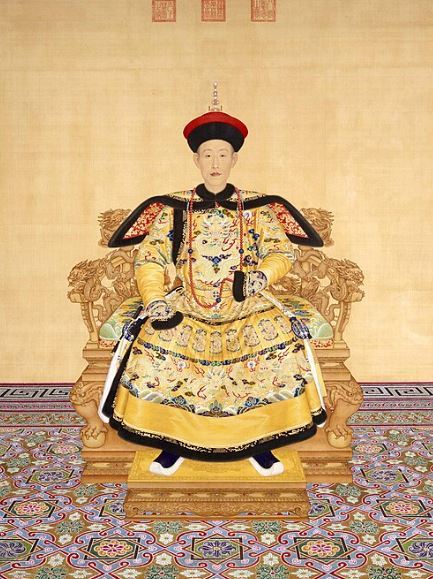 郎世寧繪《清高宗乾隆帝朝服像》（圖／翻攝自維基百科）