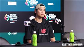 WBC複賽，日本隊球星大谷翔平練習後出席記者會。（圖／特派記者劉彥池攝影）
