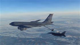 一架美軍加油機今日在伊拉克西部墜毀。（圖／美聯社／達志影像）