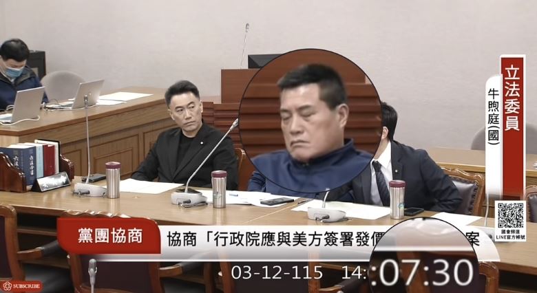 藍白協商軍購案!國民黨立委黃仁在呼呼大睡。(圖/翻攝Youtube國會頻道)