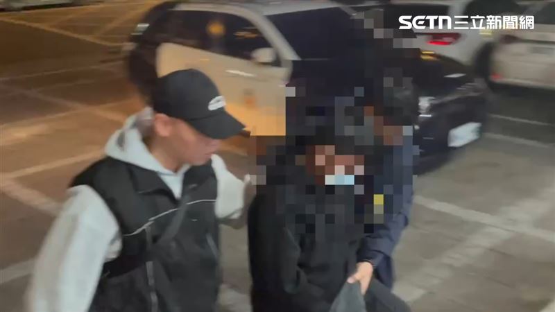 19歲黃姓男子在台中落網，被押解回台北。（圖／翻攝畫面）