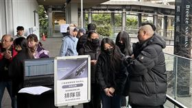 直擊／三星S26系列首日取機！星粉熬夜排隊也甘願　搶頭香盛況曝光（圖／記者王文承攝影）