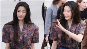 近日全智賢在2026年巴黎時裝週LV大秀的高清圖曝光後，引發網友熱議，與她過往光彩照人的形象相比，呈現出明顯「斷崖式老化」，讓不少粉絲震驚。（圖／翻攝自全智賢微博）